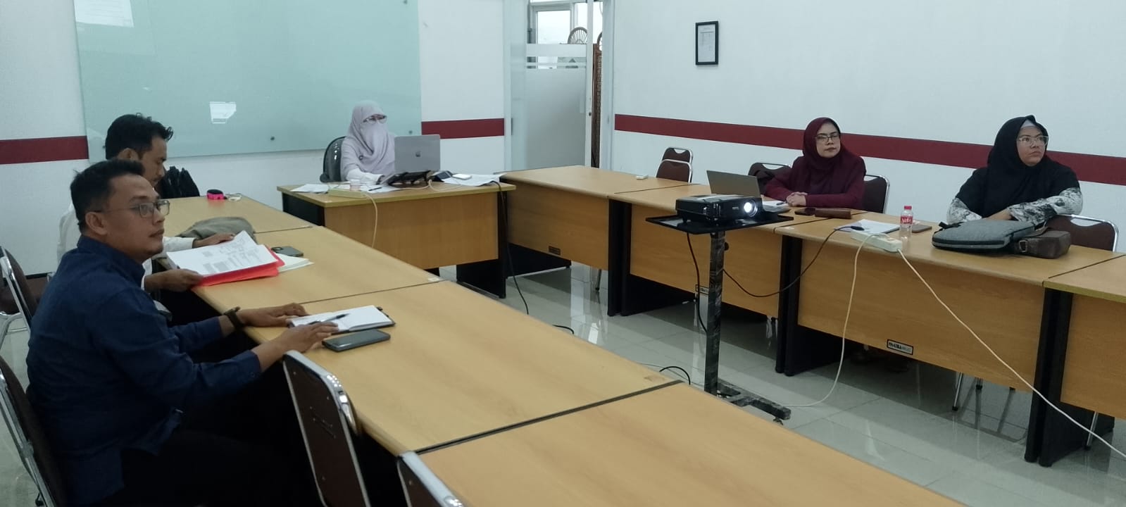 Langkah Awal Menuju Gelar Doktor: Prodi DPAI Serahkan SK Promotor dan Berikan Pengarahan Strategis